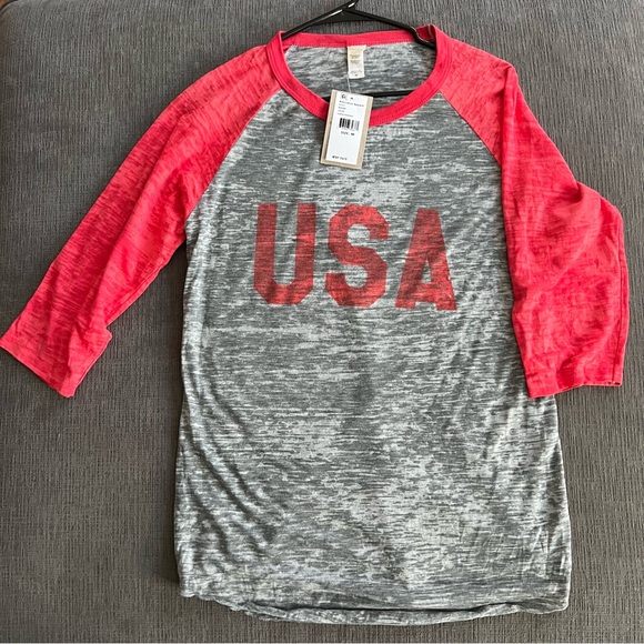 Alternative Apparel Tops - NWT ALTERNATIVE APPAREL 3/4 Sleeve grey & Red USA Heather Burnout Tee Size M